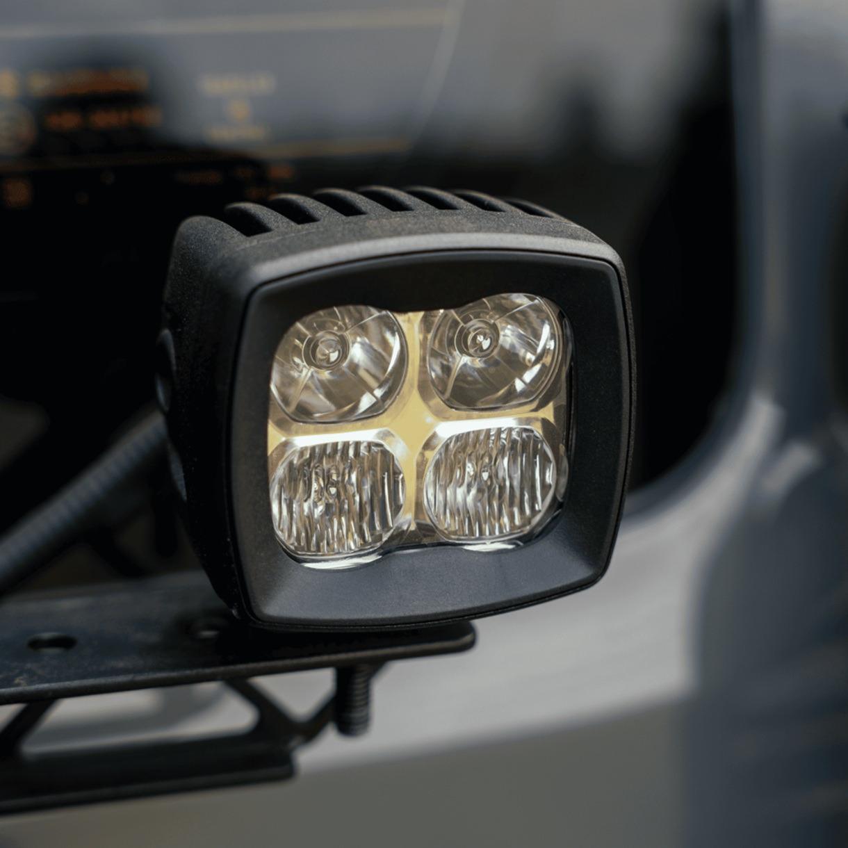 Proiector LED auto 8 cm 40W Combo cu lumină albă și galbenă - imagine 12